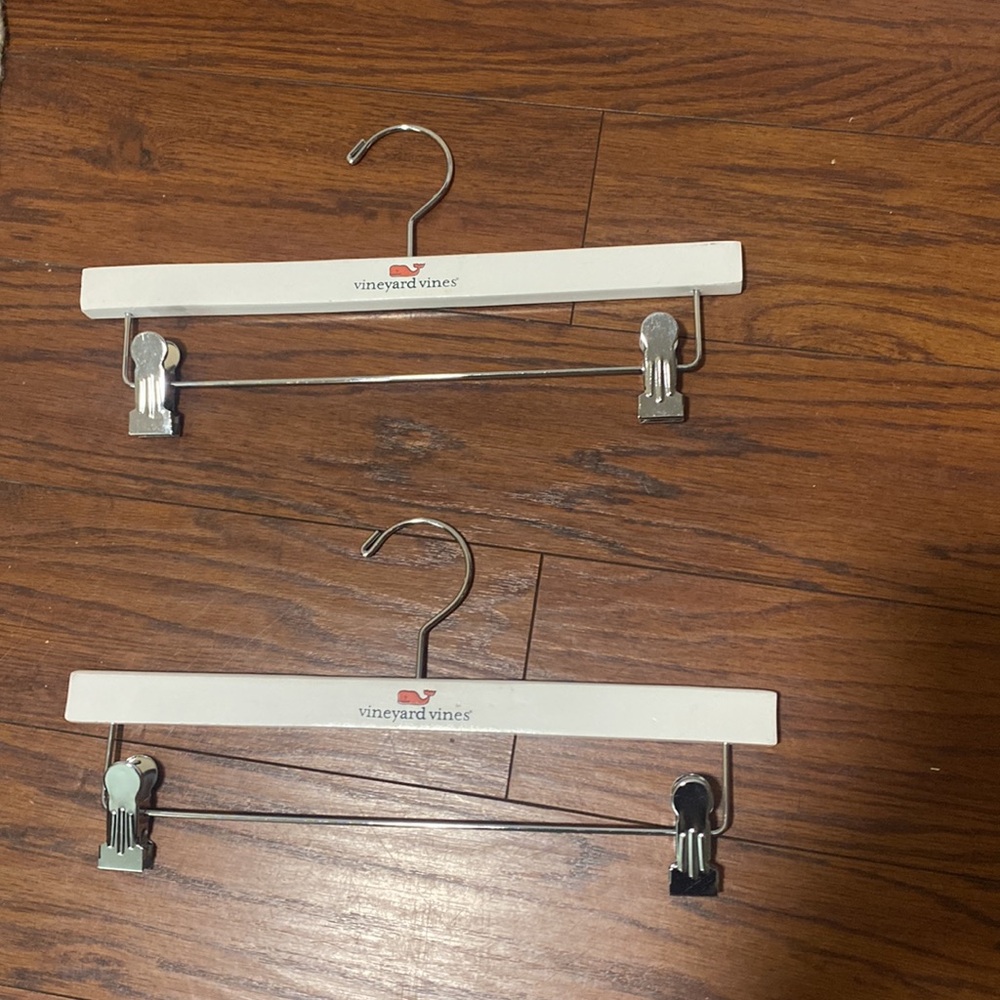 Vineyard Vines Hanger Set